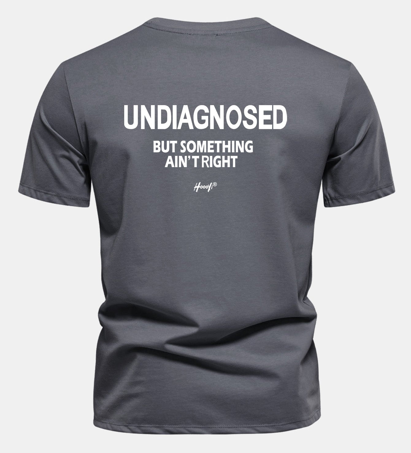 Bavlnené tričko Regular Fit s potlačou na chrbte "Undiagnosed But Something Ain't Right"