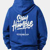 Mikina s kapucňou vo voľnom strihu s potlačou „Stay Humble“