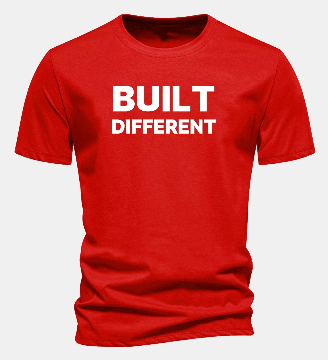 Tričko z bavlny s pravidelným strihom a potlačou „Built Different“