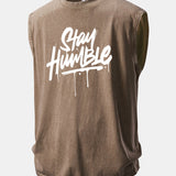 Top bez rukávov s potlačou, umytý a so starým efektom „Stay Humble“