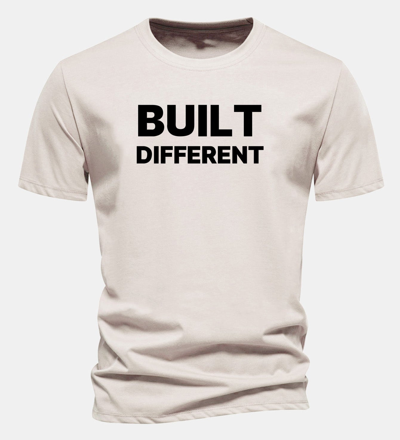 Tričko z bavlny s pravidelným strihom a potlačou „Built Different“