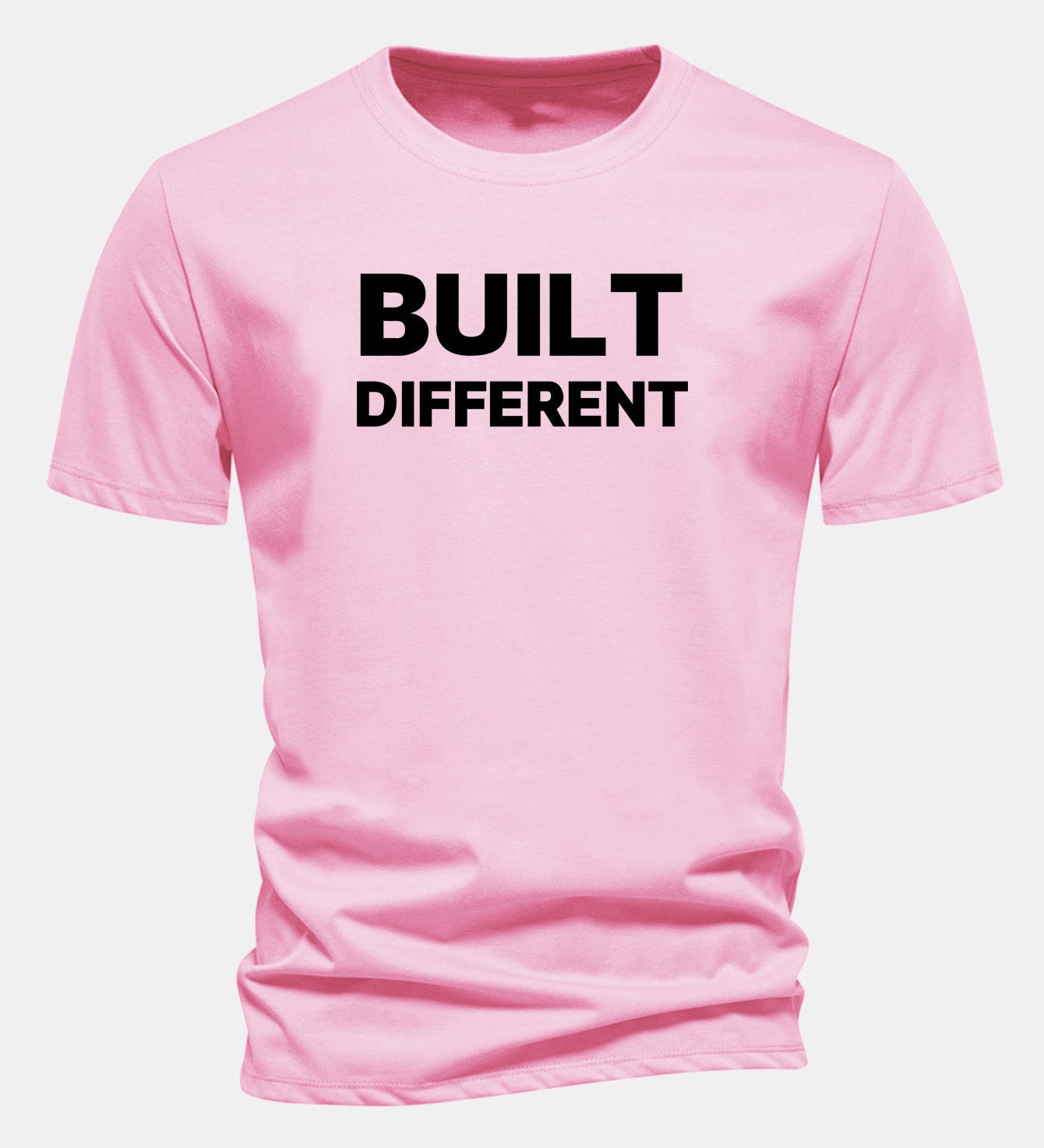 Tričko z bavlny s pravidelným strihom a potlačou „Built Different“