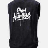 Top bez rukávov s potlačou, umytý a so starým efektom „Stay Humble“