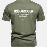 Bavlnené tričko Regular Fit s potlačou na chrbte "Undiagnosed But Something Ain't Right"