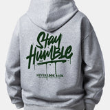 Mikina s kapucňou vo voľnom strihu s potlačou „Stay Humble“