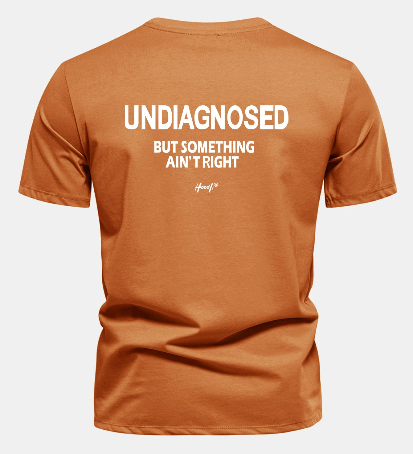Bavlnené tričko Regular Fit s potlačou na chrbte "Undiagnosed But Something Ain't Right"