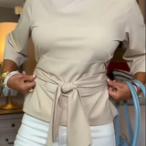 Daria – Elegantný top s mašľou v páse