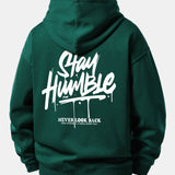 Mikina s kapucňou vo voľnom strihu s potlačou „Stay Humble“