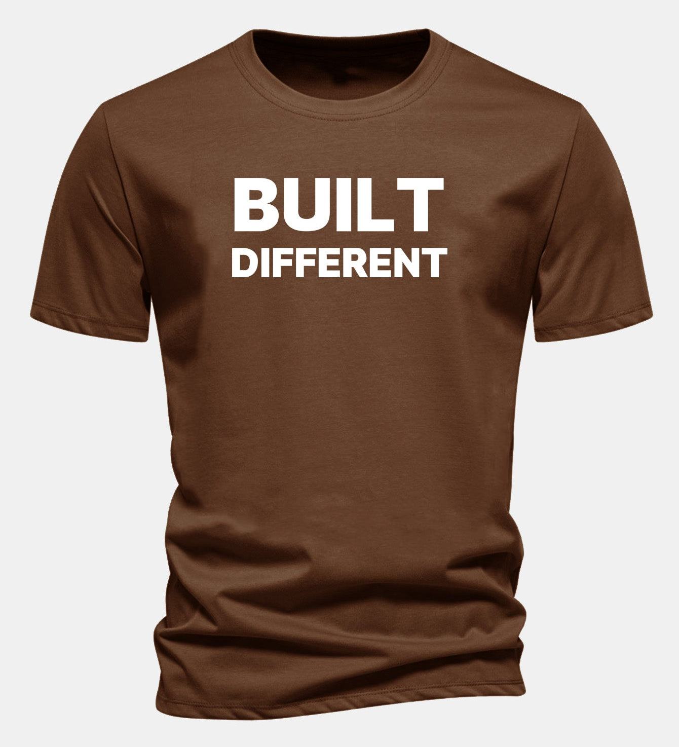 Tričko z bavlny s pravidelným strihom a potlačou „Built Different“