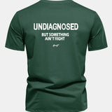 Bavlnené tričko Regular Fit s potlačou na chrbte "Undiagnosed But Something Ain't Right"