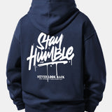 Mikina s kapucňou vo voľnom strihu s potlačou „Stay Humble“