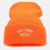 Čiapka s vzorom Shit Show