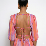 Valentina – Elegantná Šaty so Striedmym Strihom a Prezentáciou