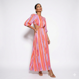 Valentina – Elegantná Šaty so Striedmym Strihom a Prezentáciou