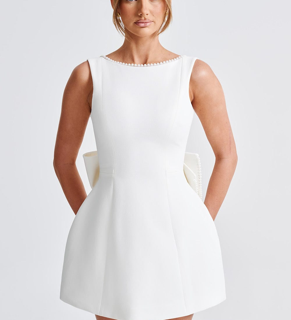Melania – Mini Šaty s Saténovou Mašľou a Perličkami
