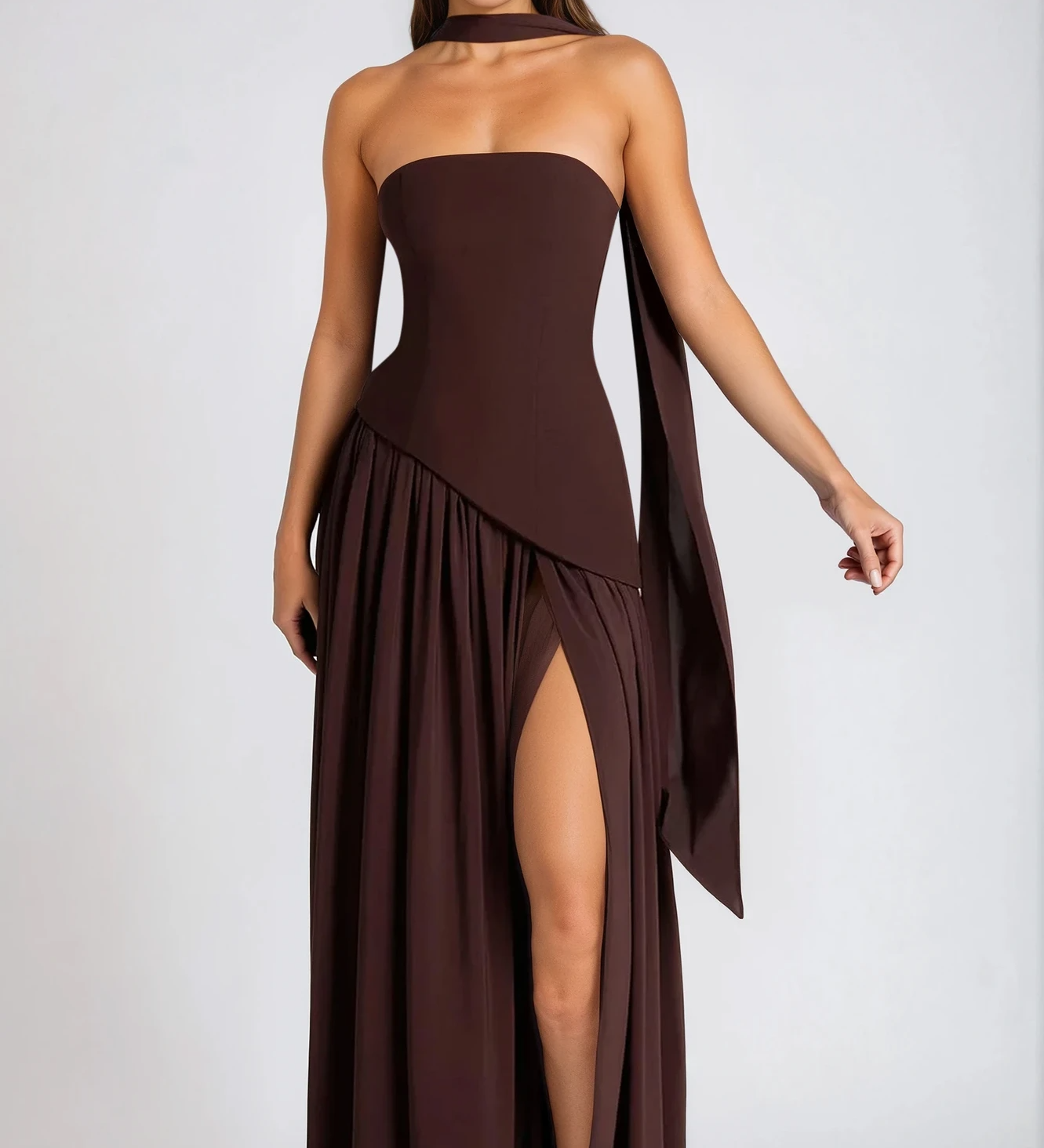 Livia – Dlhá Elegantná Šaty s Klasickou Liniou